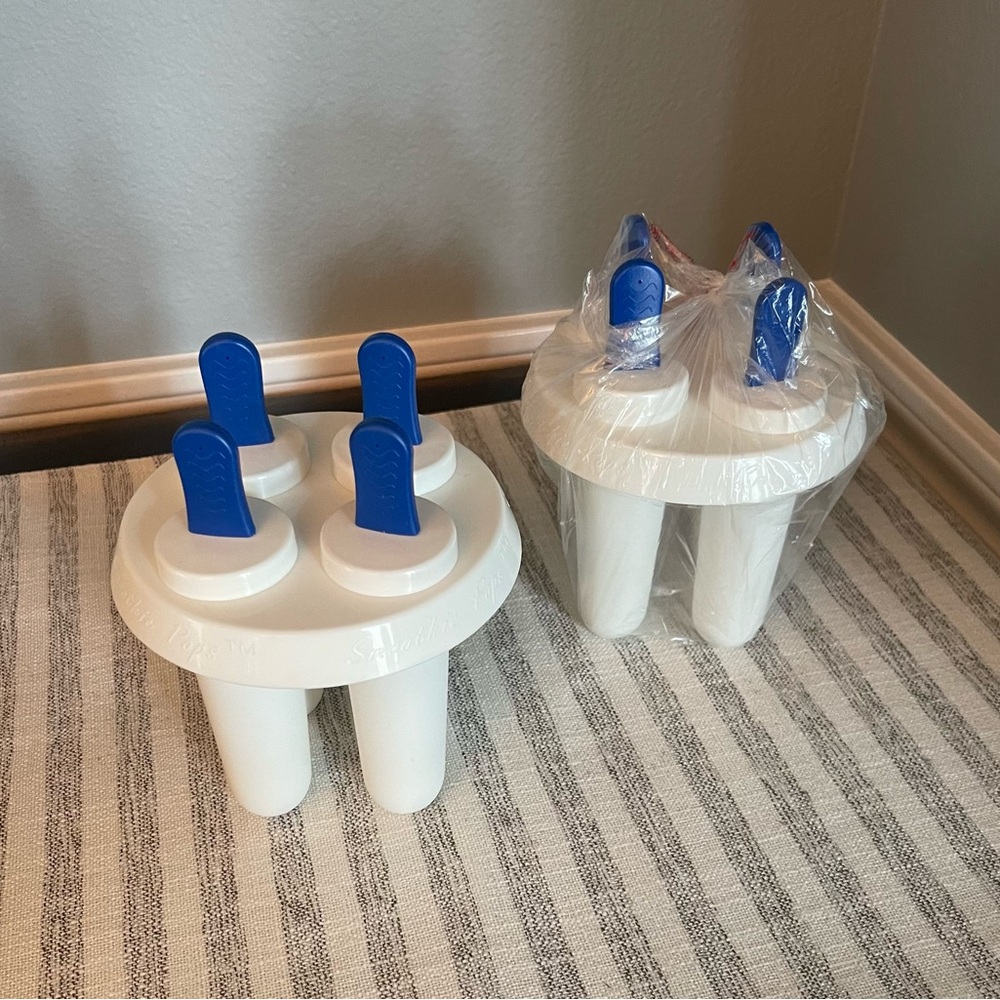 NEW - White and Blue Popsicle Molds - Smoothie Pop Maker